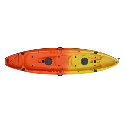 2 personen zitten op een plastic visserskajak De Pesca 3.1m-4m lengte geen opblaasbare